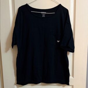 ROXY | Classic Black Tee with Pocket size Medium